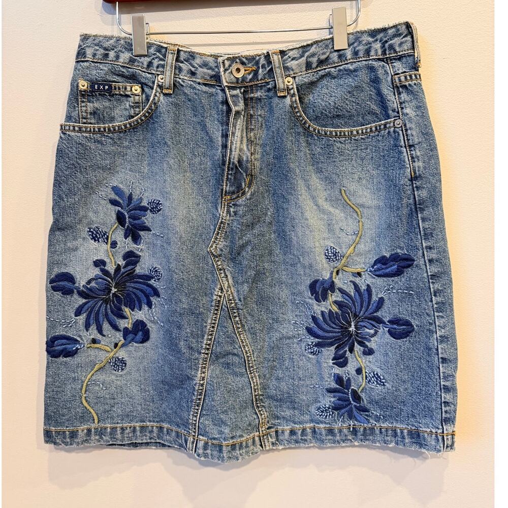 Vintage Express Bleus Embroidered Denim Skirt Made in USA 11/12 Y2K Cottagecore - Picture 3 of 9